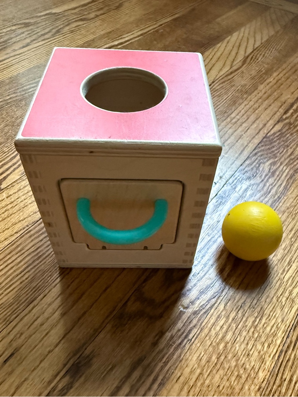 Lovevery Hide & Find Drop Box & Ball Baby Toy 9m+ 2pc: Develops Fine Motor Skill
